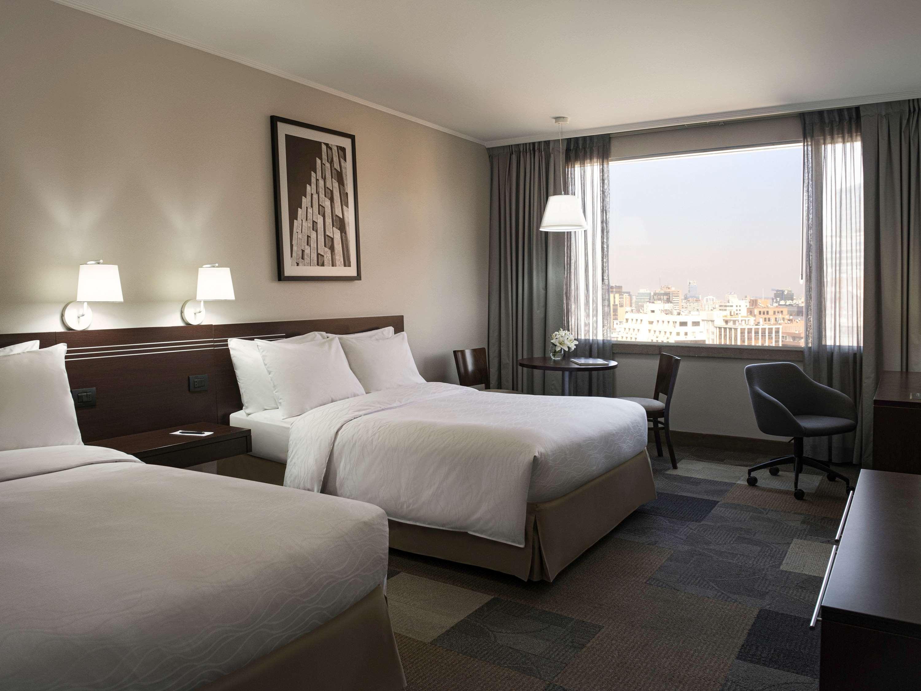 Pullman Santiago El Bosque Hotel Ngoại thất bức ảnh A guest room at the Hilton San Francisco