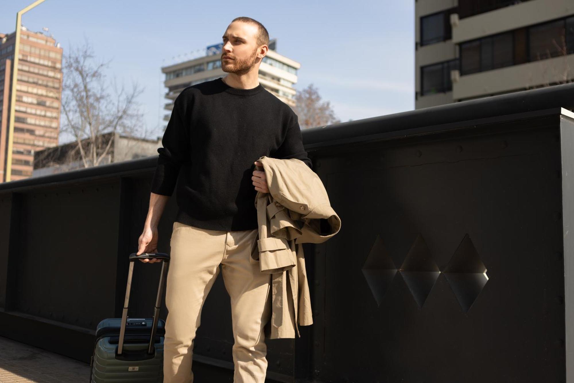 Pullman Santiago El Bosque Hotel Ngoại thất bức ảnh A man wearing a crew neck sweater
